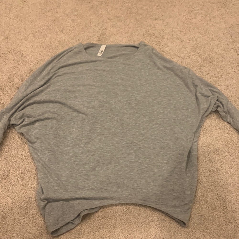 Jolie gray long sleeve size MEDIUM. Lightly warm, no sign of use